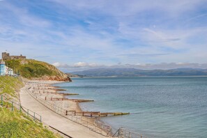 Beach nearby - Gowan Brae (Criccieth)