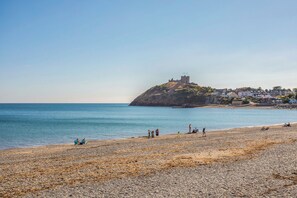Beach nearby - Gowan Brae (Criccieth)
