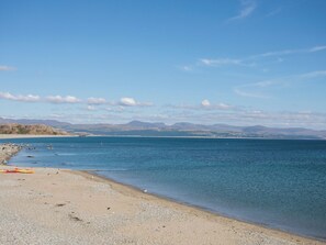 Beach nearby - Gowan Brae (Criccieth)