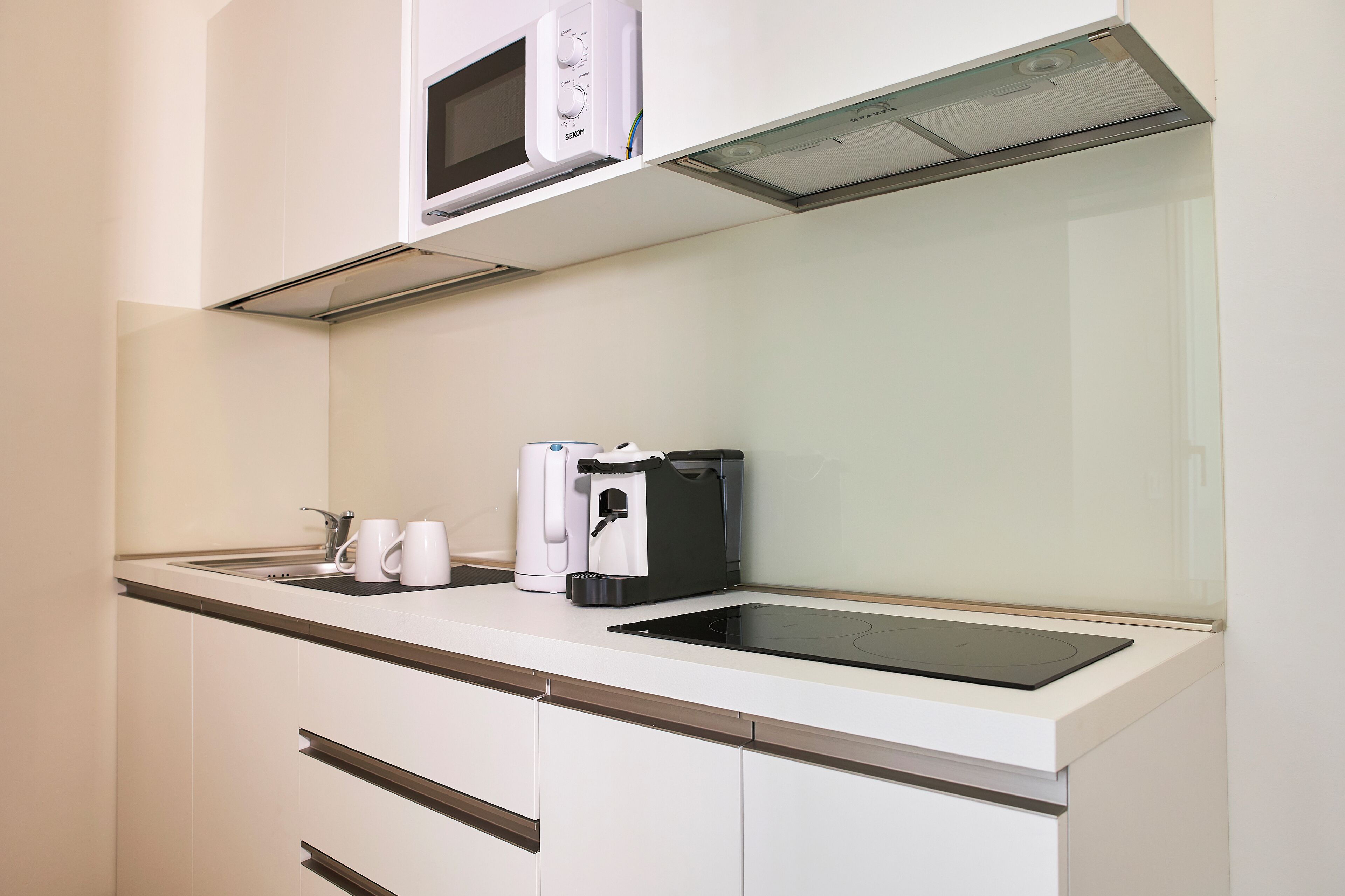 Dara Holiday Apartament, 203 | Private kitchen | Fridge, stovetop, cookware/dishes/utensils