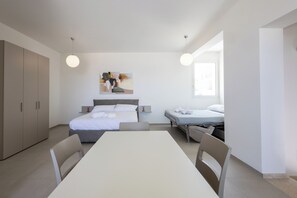 Classic Studio, Balcony, Partial Sea View | Living area