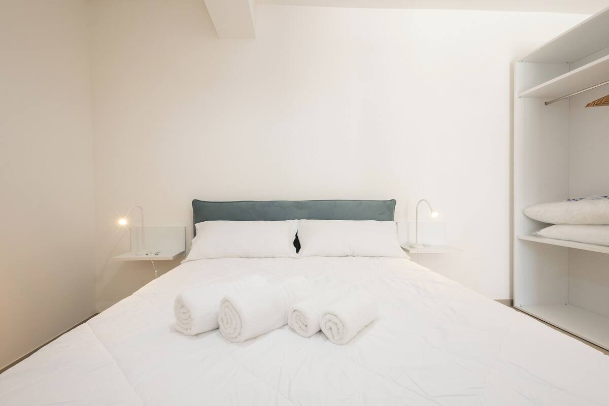 Blackout drapes, free WiFi