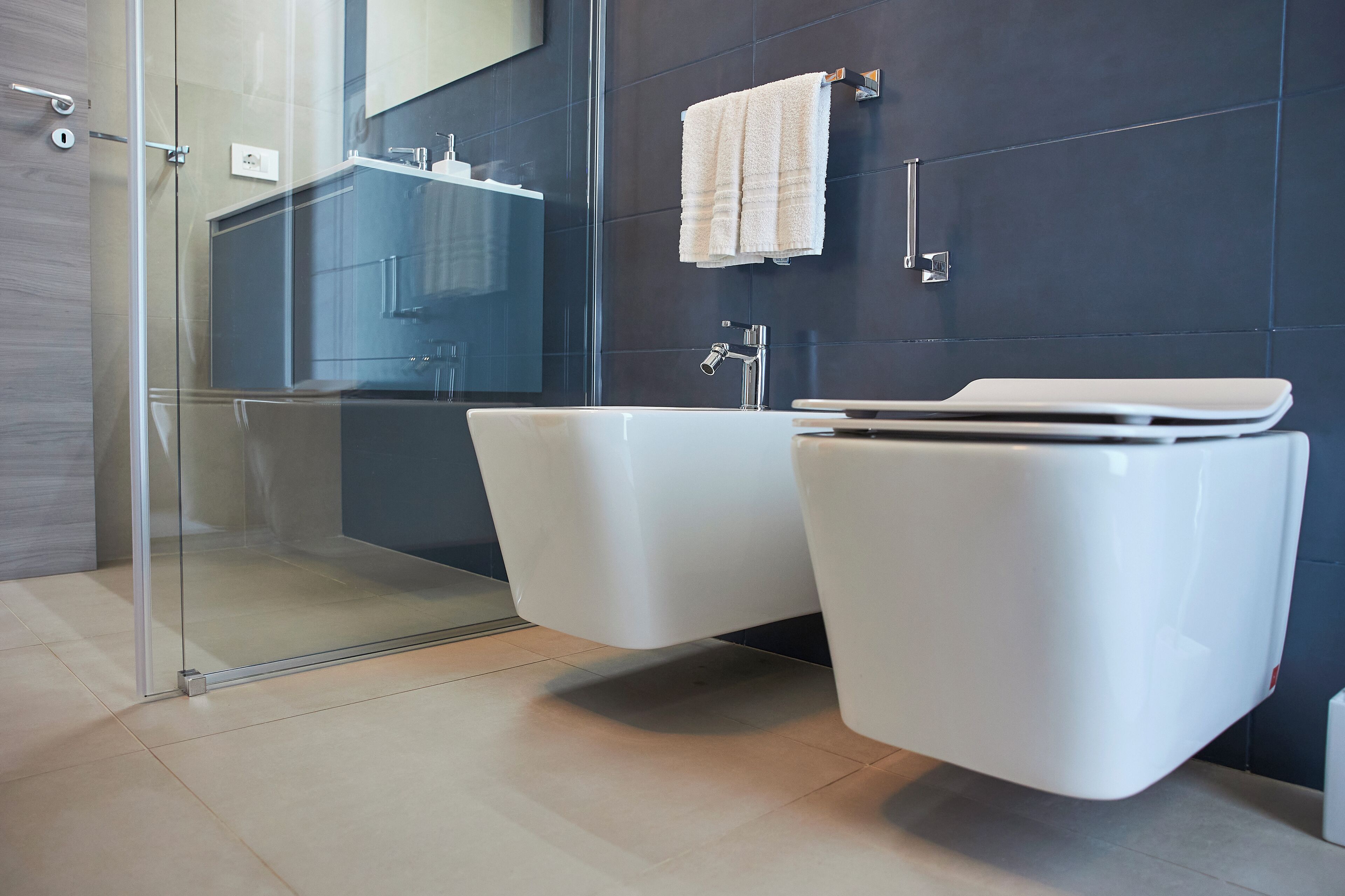 Dara Holiday Apartament, 203 | Badezimmer | Dusche, Handtücher, Seife, Shampoo