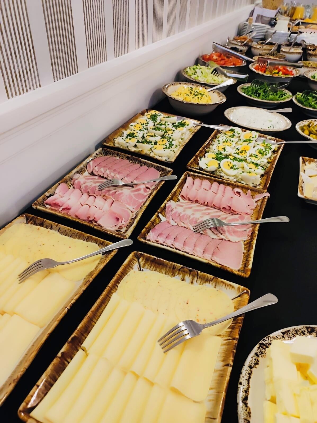 Free daily buffet breakfast