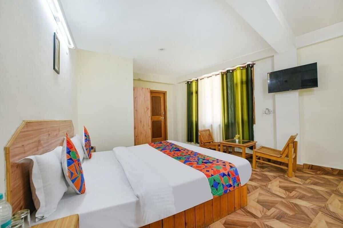 Superior Double Room, Mountain View | Desk, free WiFi