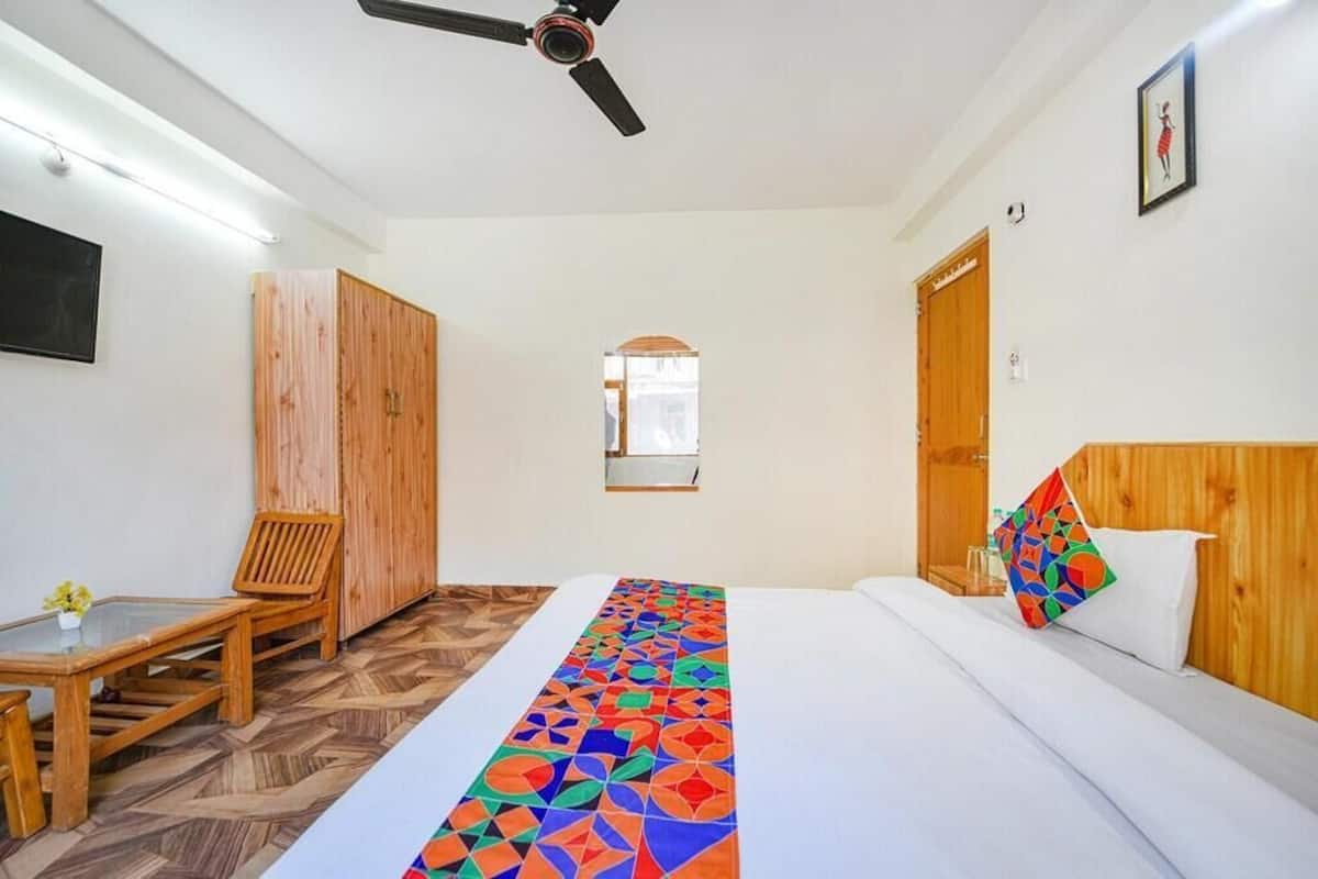 Deluxe Room, City View | Desk, free WiFi