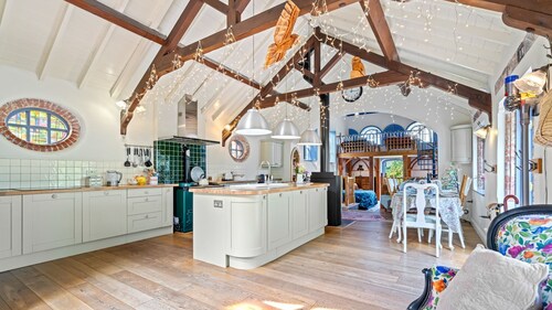 The Zion Chapel, Cinderford - sleeps 4 guests  in 1 bedroom