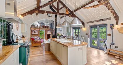 The Zion Chapel, Cinderford - sleeps 4 guests in 1 bedroom