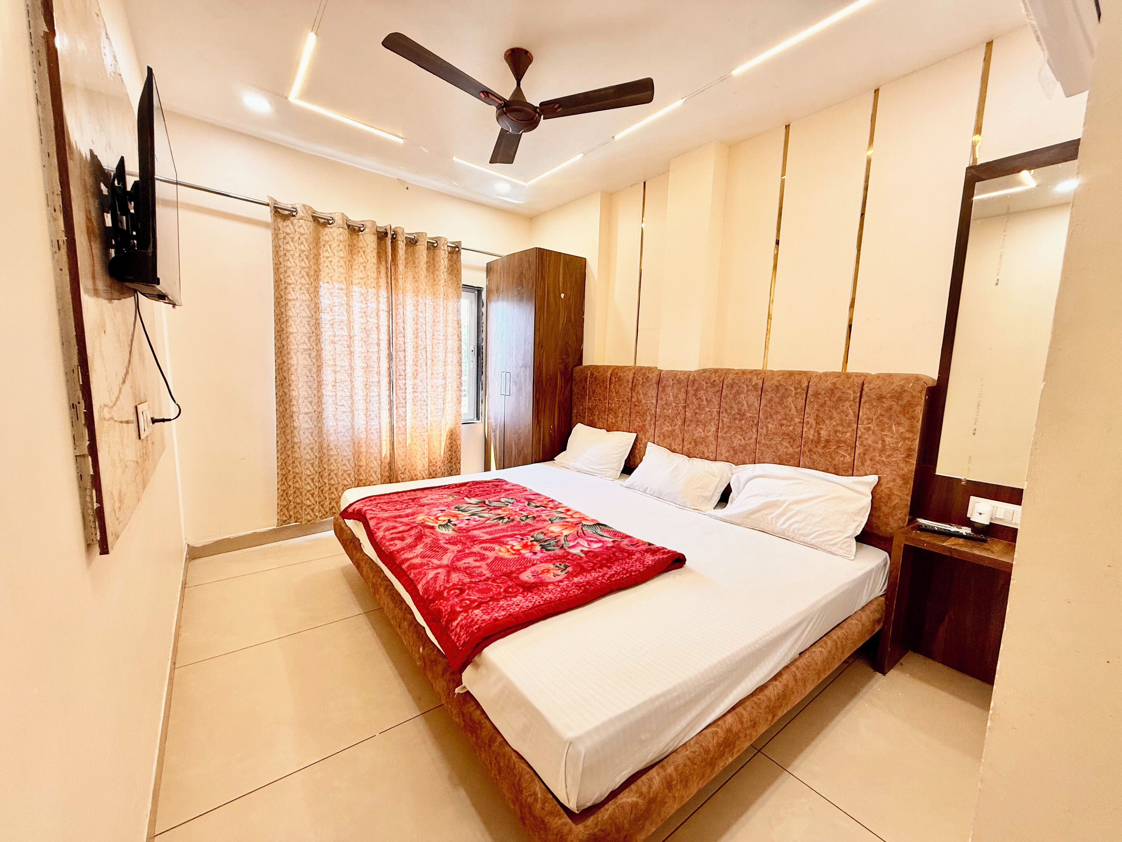 Sängtillbehör av högsta kvalitet, skrivbord och arbetsyta för laptop