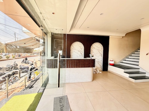 Hotel Fortune Palace - near Main Places