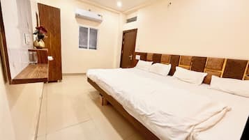 Ropa de cama de alta calidad y escritorio