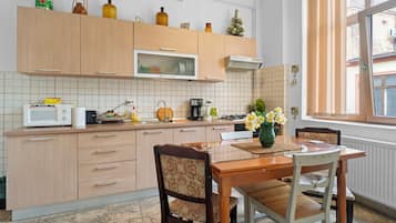 Villa | Cocina privada | Frigorífico grande, microondas, horno y placa de cocina