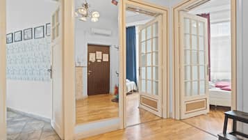Villa | Escritorio y espacio para trabajar con un portátil
