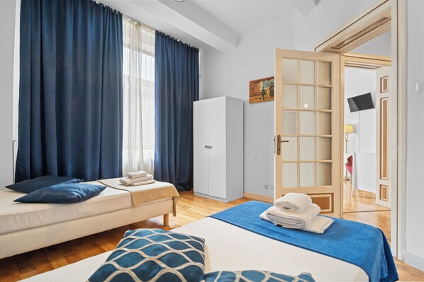 Villa | Desk, laptop workspace, iron/ironing board, free WiFi