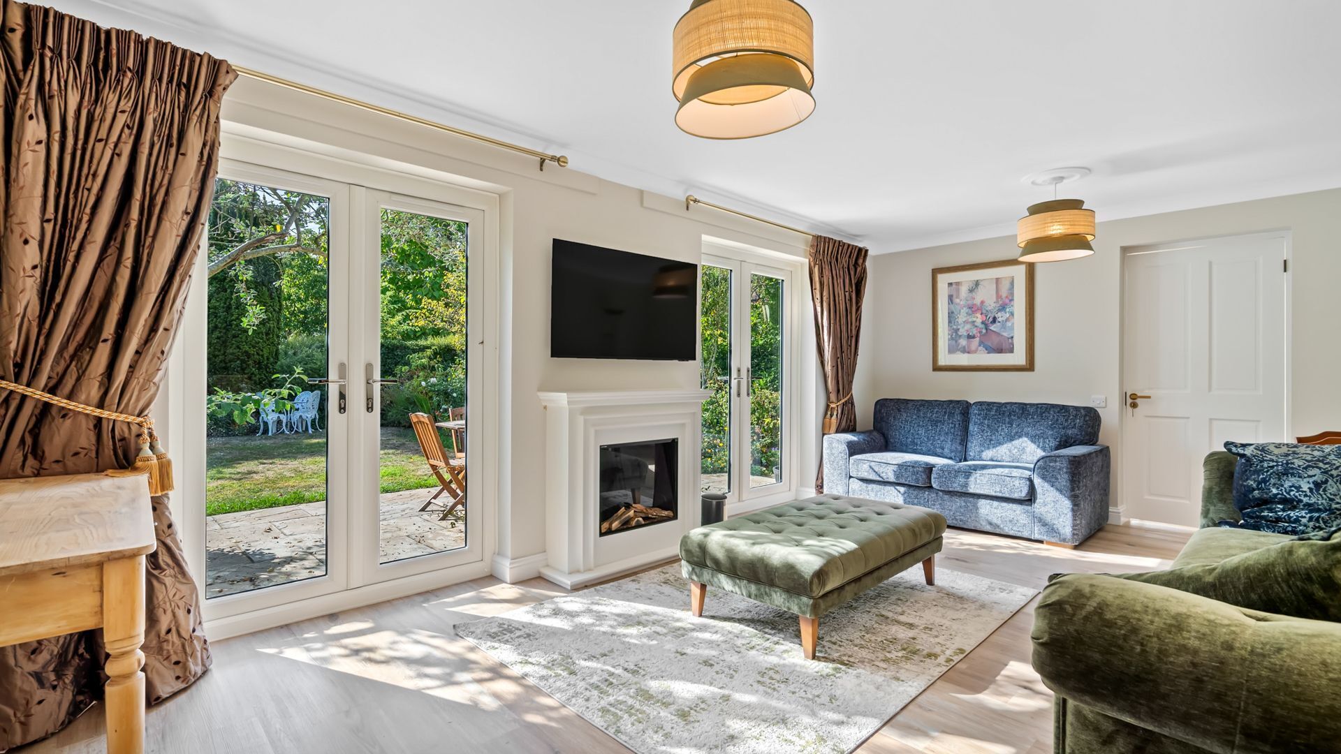 Télévision, cheminée