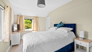 3 dormitorios, tabla de planchar con plancha, wifi gratis y ropa de cama