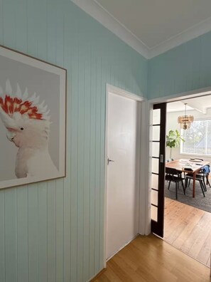 Interior - Caves Beach, Sea Breeze - 5 min walk to the patrolled beach and caves (Caves Beach)