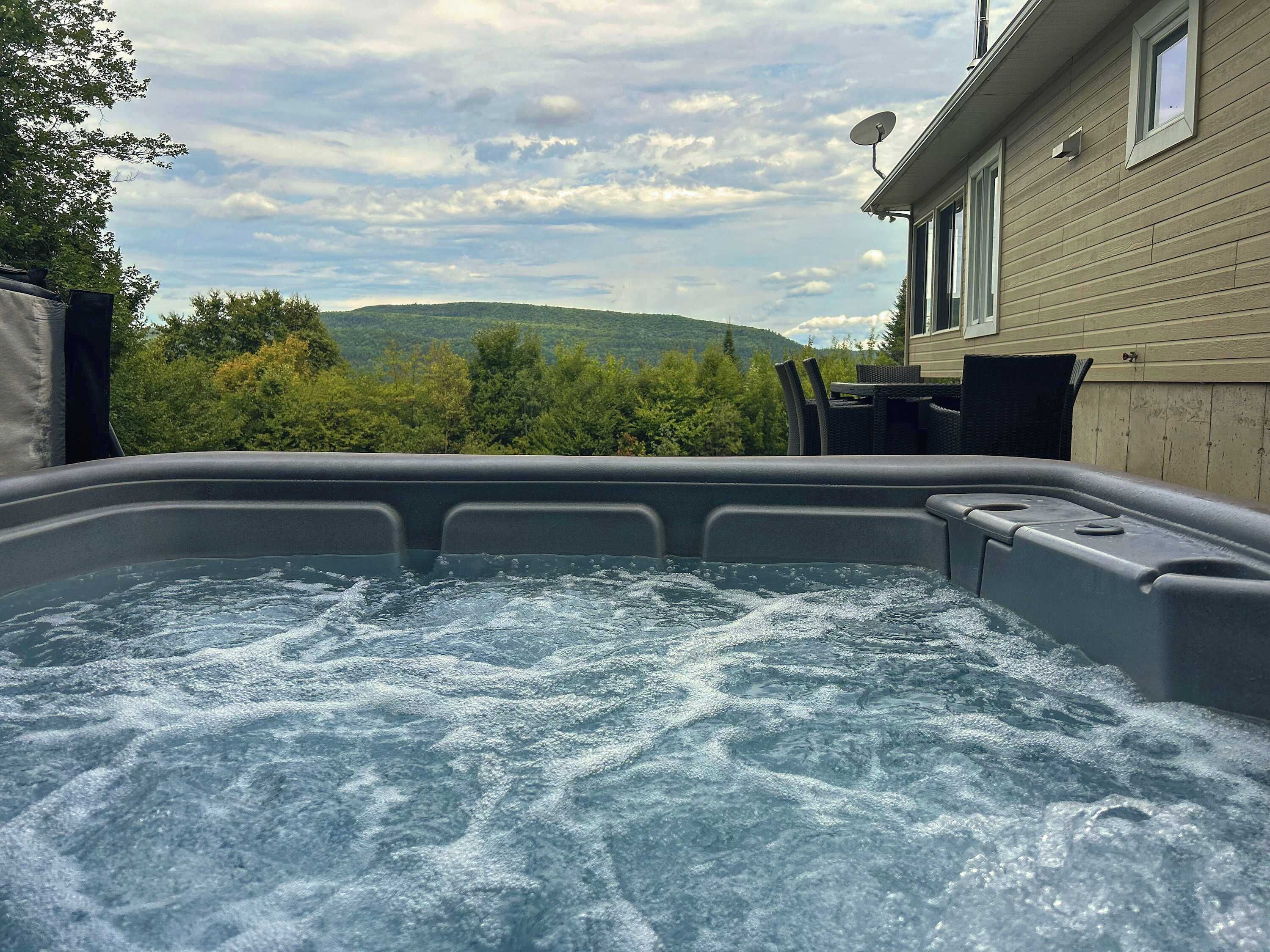 Outdoor spa tub