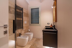 럭셔리 아파트, 마당 전망 | 욕실