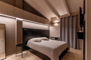 럭셔리 아파트, 마당 전망 | 암막 커튼, 방음 설비, 다리미/다리미판, 무료 WiFi