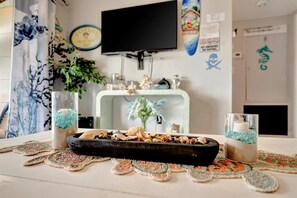 Interior - 2B Pet Friendly On The Water, BBQ & Boat Dock! (Treasure Island)