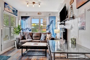 Fernseher, Kamin, Arbeitsbereiche