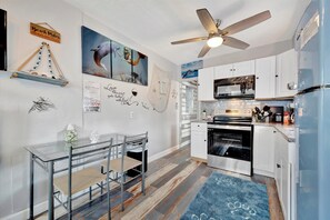 Fridge, microwave, oven, stovetop - Pet Friendly Condo 9 min Walk to Beach, Waterfront (Treasure Island)