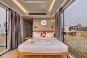 Classic Room, Non Smoking | Desk, laptop workspace, free WiFi