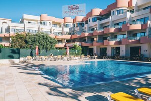 حمام سباحة