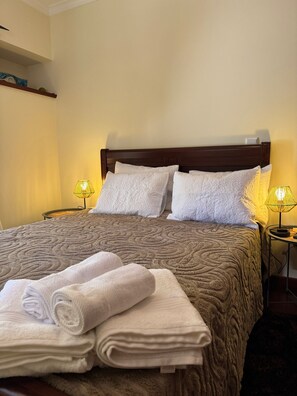 2 Schlafzimmer, Bügeleisen/Bügelbrett, Bettwäsche