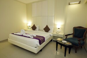 Habitació Deluxe, vistes a la ciutat | Cortines opaques, planxa i posts de planxar i wifi gratuïta