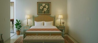 Spacious 6 bedroom villa in gorgeous Jaipur with swimming pool