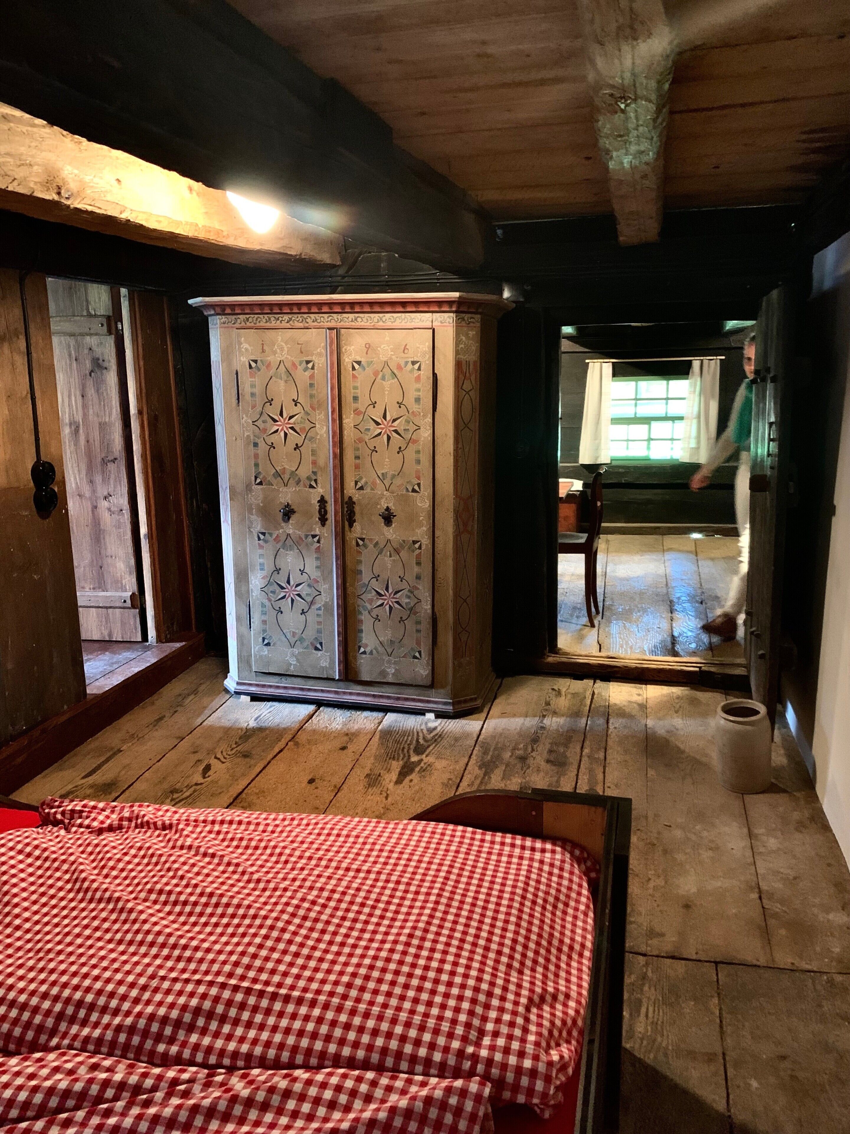 4 Schlafzimmer, Schreibtisch, Bügeleisen/Bügelbrett, WLAN