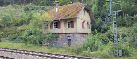 المنشأة من الخارج