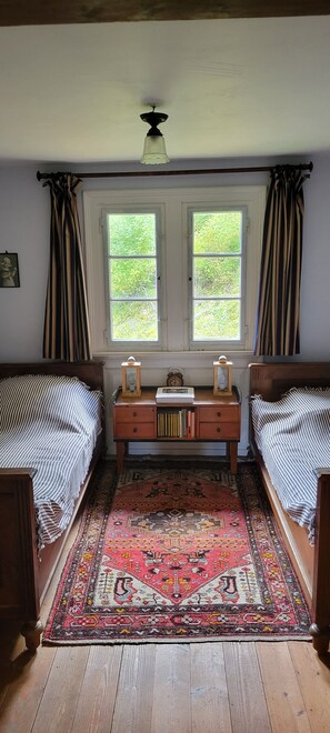 3 bedrooms, iron/ironing board, bed sheets