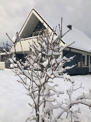 Deluxe House, 4 Bedrooms, Garden View | Porch - Villa Tina (Hammarstrand)