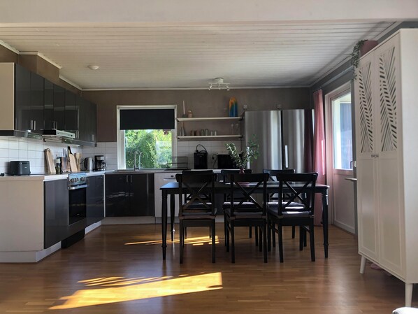Maison Deluxe, 4 chambres, vue jardin | Cuisine privée