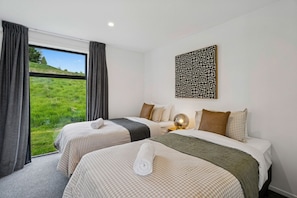 2 dormitoris, planxa i posts de planxar, wifi i roba de llit