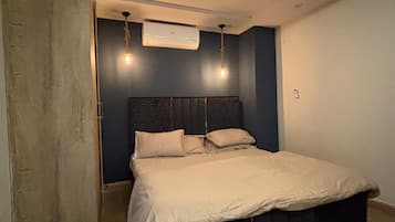 1 habitación, tabla de planchar con plancha, wifi y ropa de cama