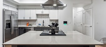 2 BD Luxe Oasis, Near The Star and Shops