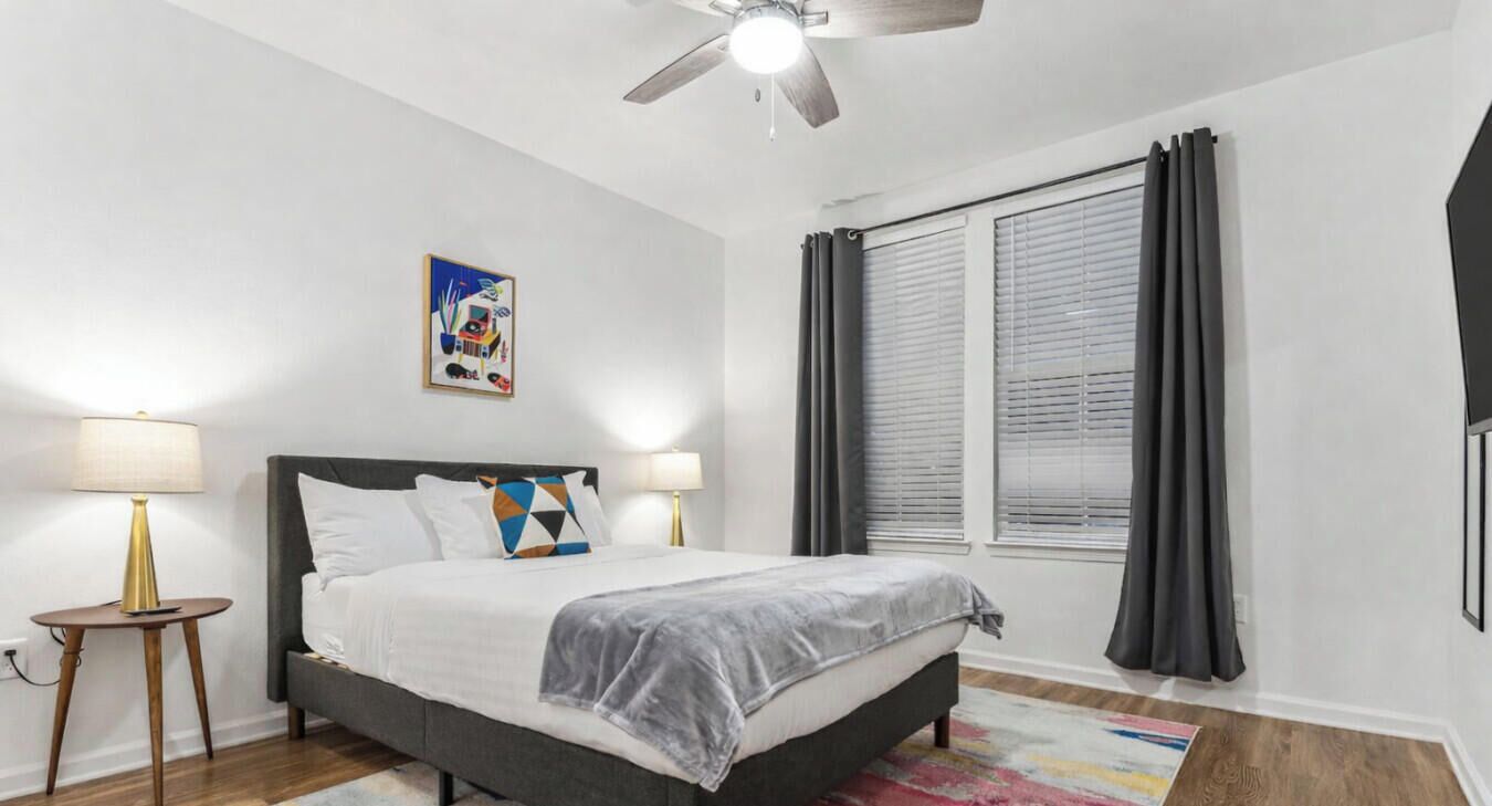 2 bedrooms, desk, WiFi, bed sheets