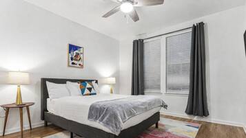 2 bedrooms, desk, WiFi, bed sheets