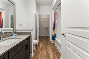 Hårføner, håndklær, såpe og toalettpapir