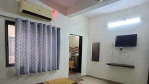 Unclassified image, 5 of 12, button - HOTEL ARADHANA (Veraval)