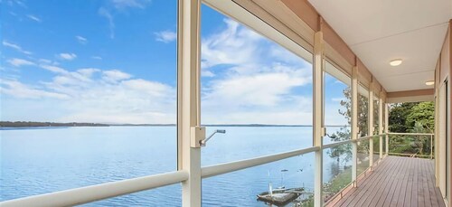 Tide view - A waterfront retreat with a BBQ, Kayak