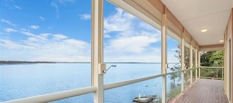 Tide view - A waterfront retreat with a BBQ, Kayak