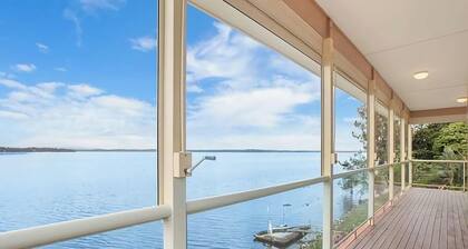 Tide view - A waterfront retreat with a BBQ, Kayak