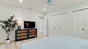 4 Schlafzimmer, Schreibtisch, Bügeleisen/Bügelbrett, WLAN