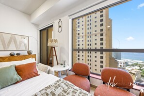1 chambre, coffres-forts dans les chambres, fer et planche à repasser