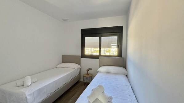 2 bedrooms, iron/ironing board, internet, bed sheets